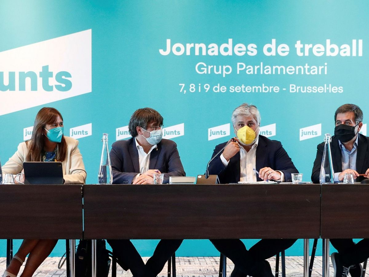 Foto: Borrás, Puigdemont, Batet y Sànchez, en un encuentro en Bruselas. (EFE)