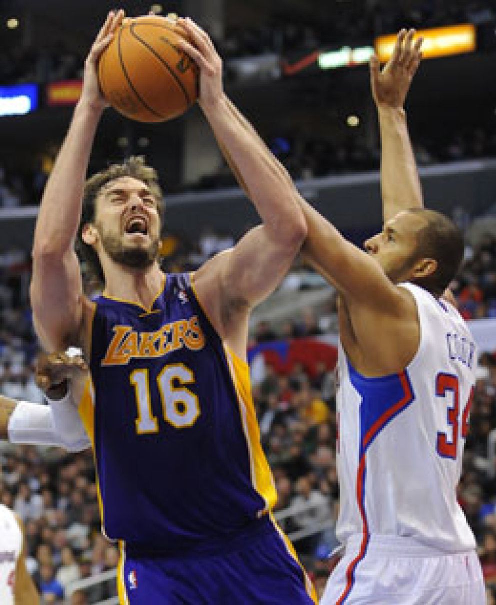 Foto: Los Lakers, sin Kobe Bryant, no pueden con sus vecinos