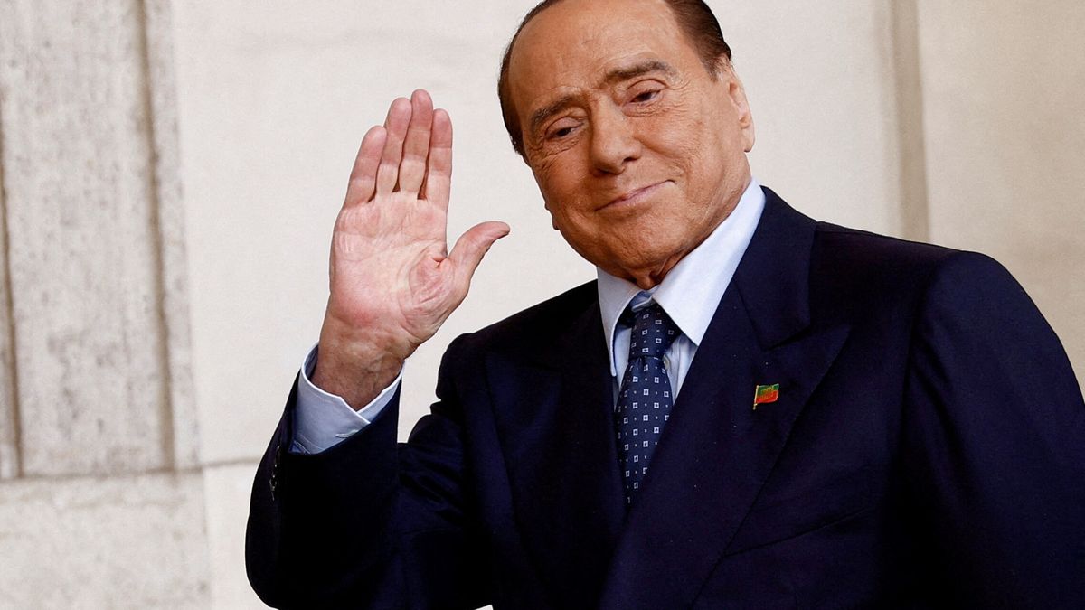 Berlusconi recibe el alta tras 44 días ingresado por complicaciones de la leucemia