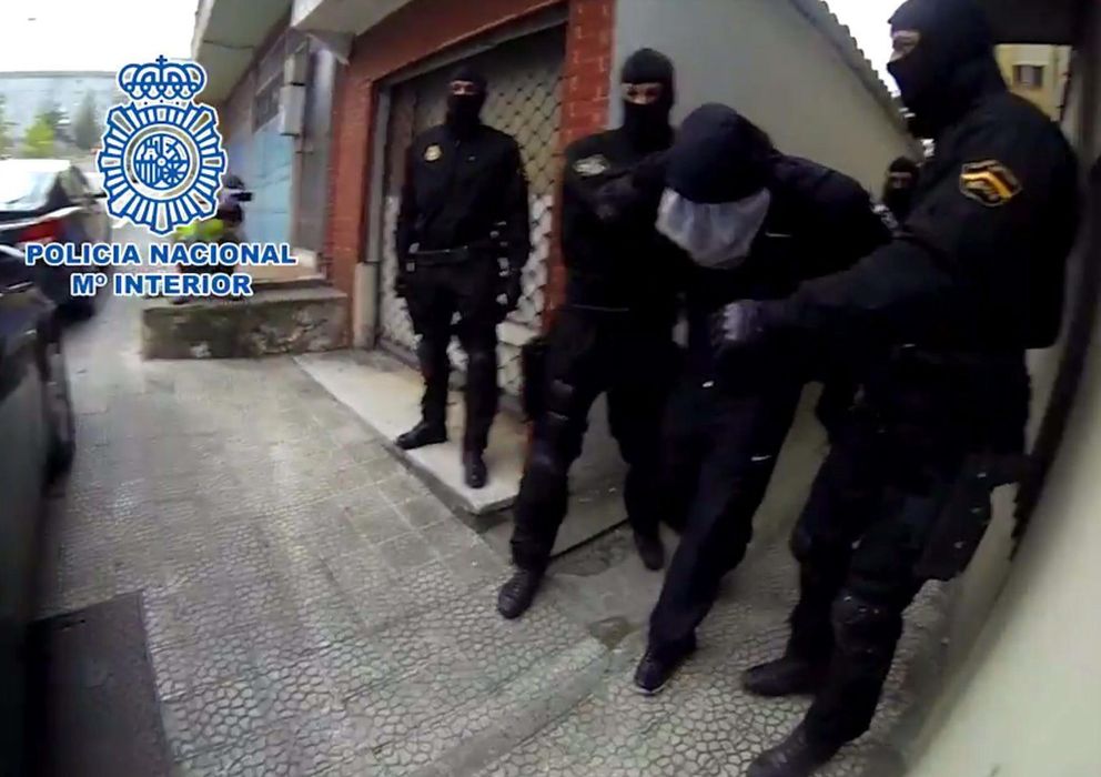 Foto: Imagen extraída del vídeo facilitado por la Policía Nacional de la detención del presunto pederasta. (EFE)