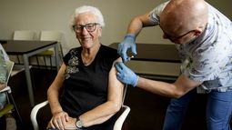 Cuándo puedes vacunarte de la gripe sin cita en Andalucía: el SAS fija 6 miércoles y 2 sábados 
