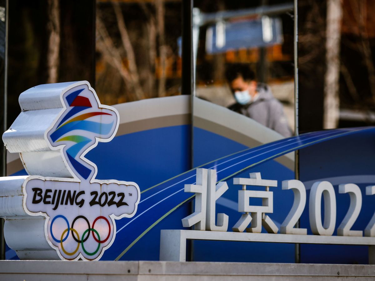 Foto: Logotipo de los Juegos Olímpicos de invierno de Pekín del próximo año. (Reuters/Thomas Peter)
