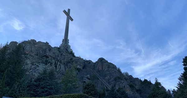 Foto: Vista general del Valle de los Caídos y de su cruz de 150 metros de altura. (Juanma Romero | EC)