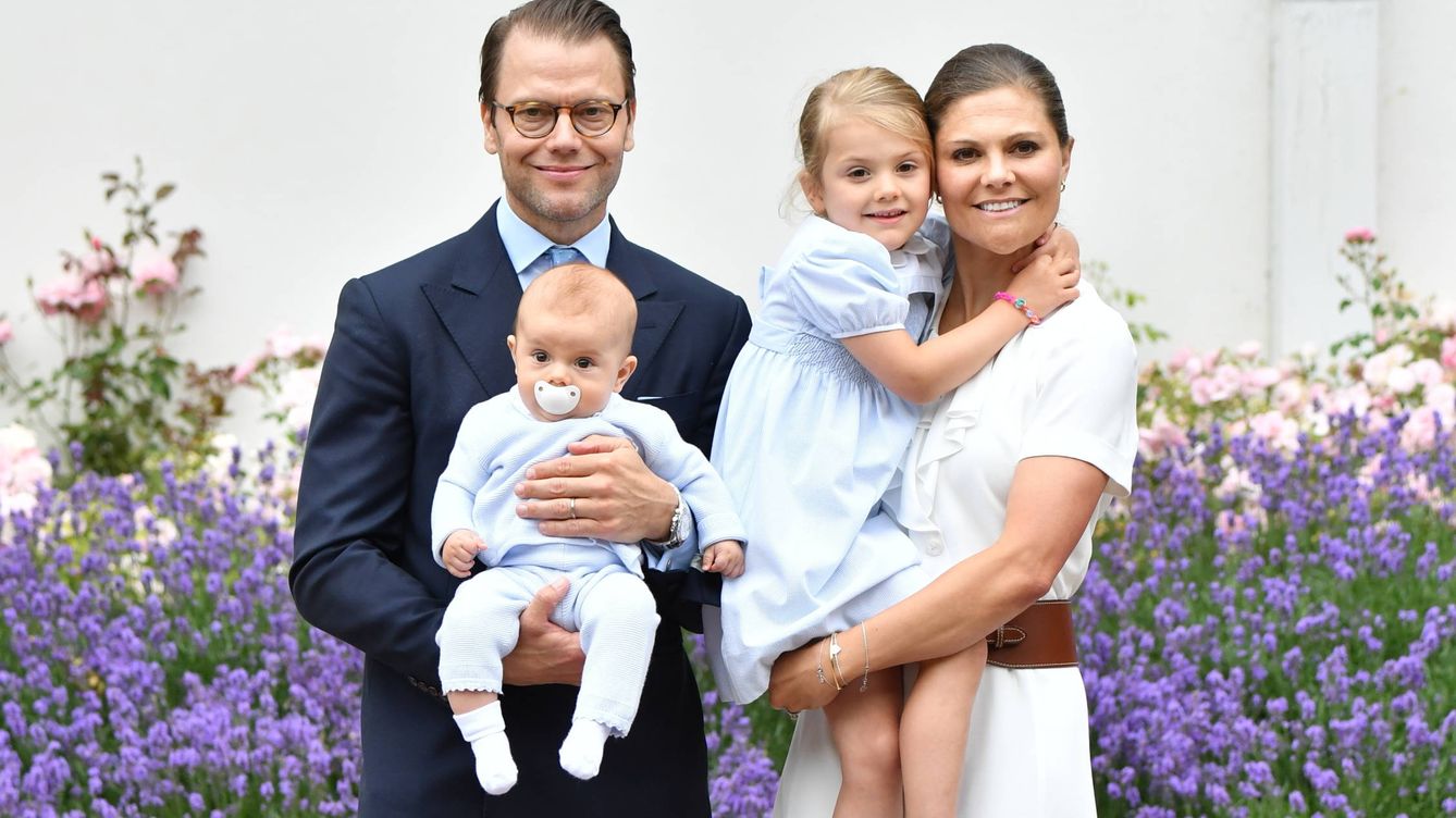 Foto: El príncipe Daniel junto a la princesa Victoria y sus dos hijos: Estelle y Oscar (Gtres)