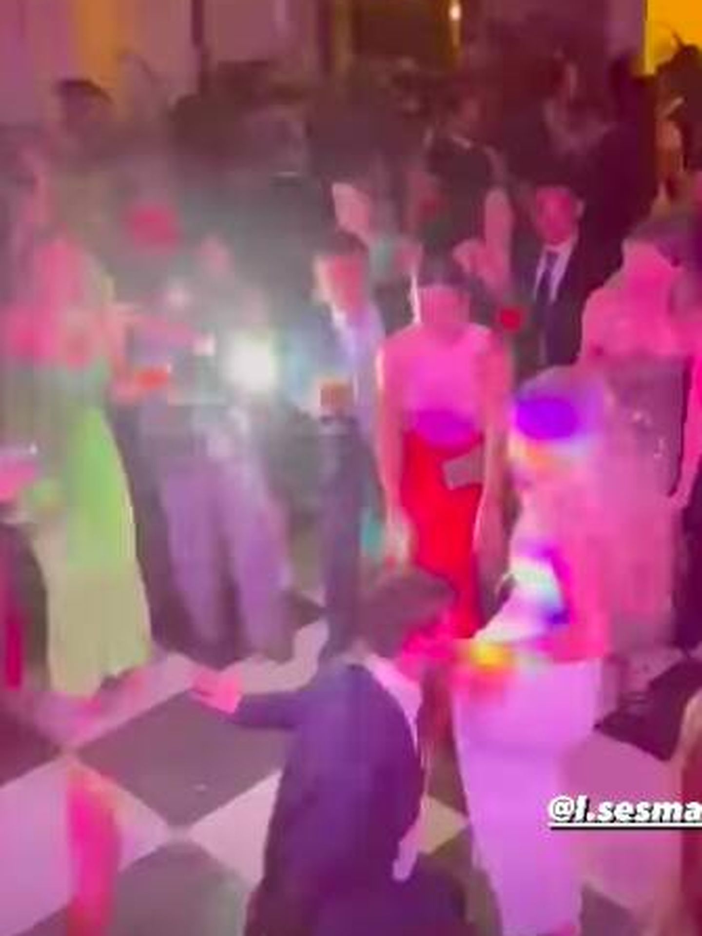 Guillermo Bárcenas y Loreto Sesma, bailando en el banquete de su boda. (Instagram/@guillermo.barcenas)