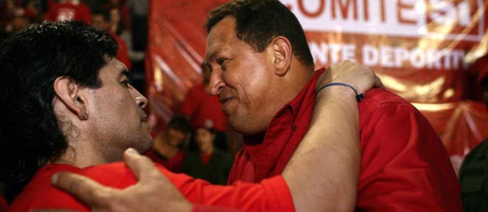 Foto: Maradona apoya la reelección indefinida de Hugo Chávez