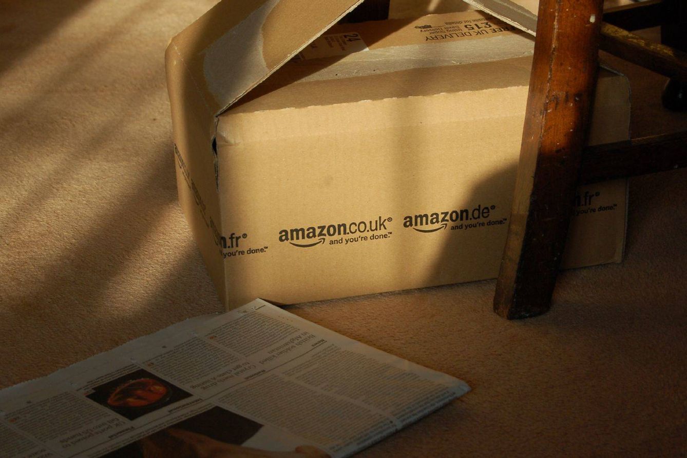 Devolver un paquete a Amazon es muy sencillo, pero parece que en ocasiones la compañía sale perdiendo. | Imagen: tgraham | Flickr