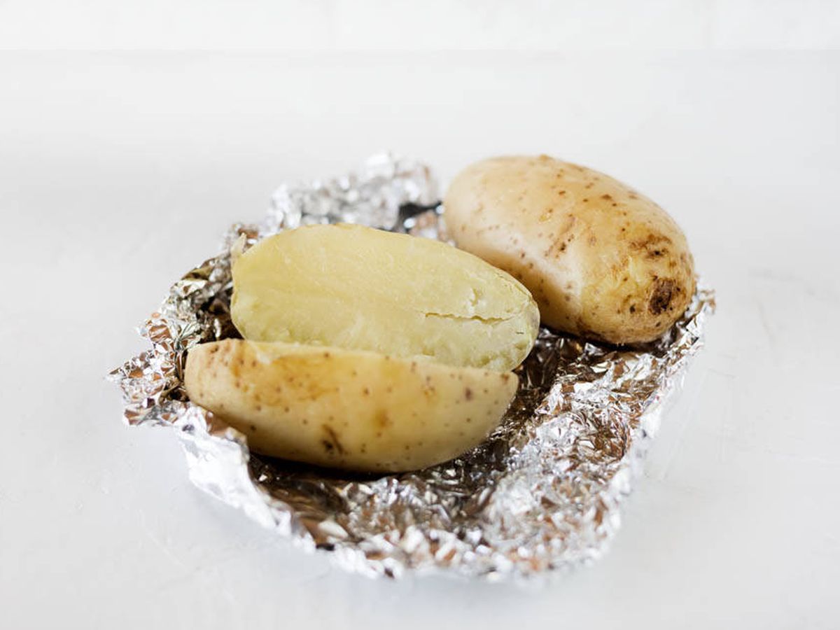 Foto: Asar patatas en microondas. (Snaps Fotografía)