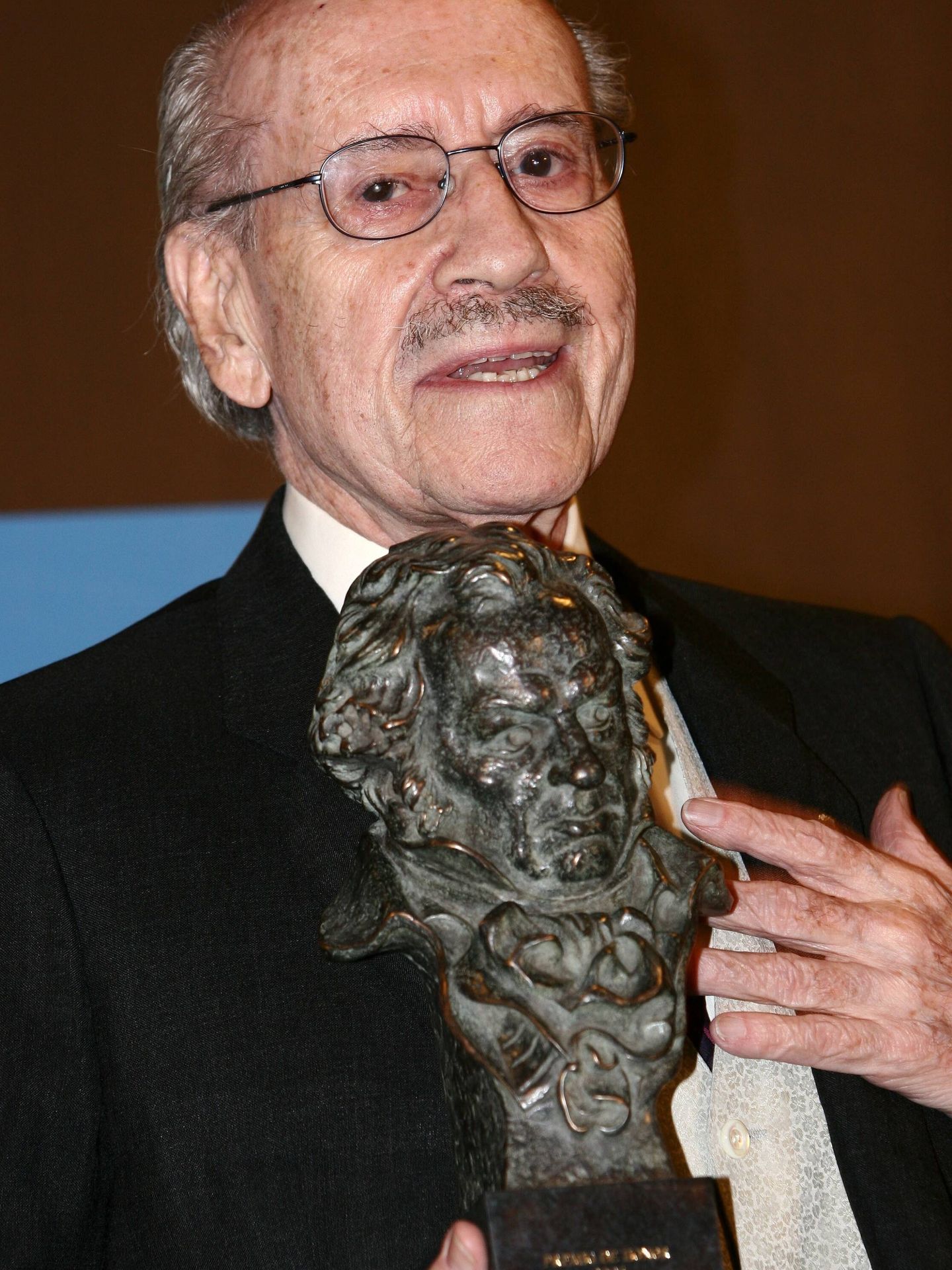 López Vázquez, con su Goya de honor. (CP)