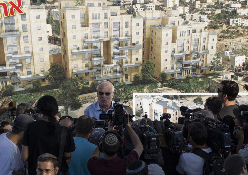 Foto: El ministro de Vivienda de Israel, Uri Ariel, anuncia a los medios la construcción de un nuevo barrio hebreo en Jerusalén este, en agosto de 2013. (Reuters)