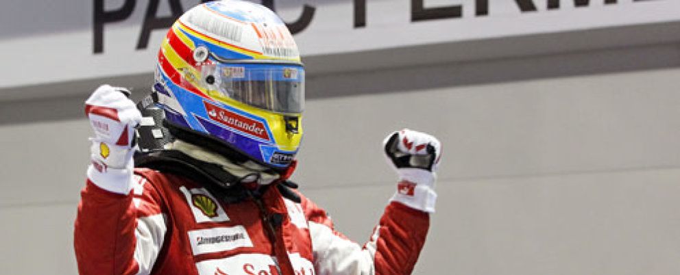Foto: Fernando Alonso se lleva la victoria en Singapur y se acerca al Mundial
