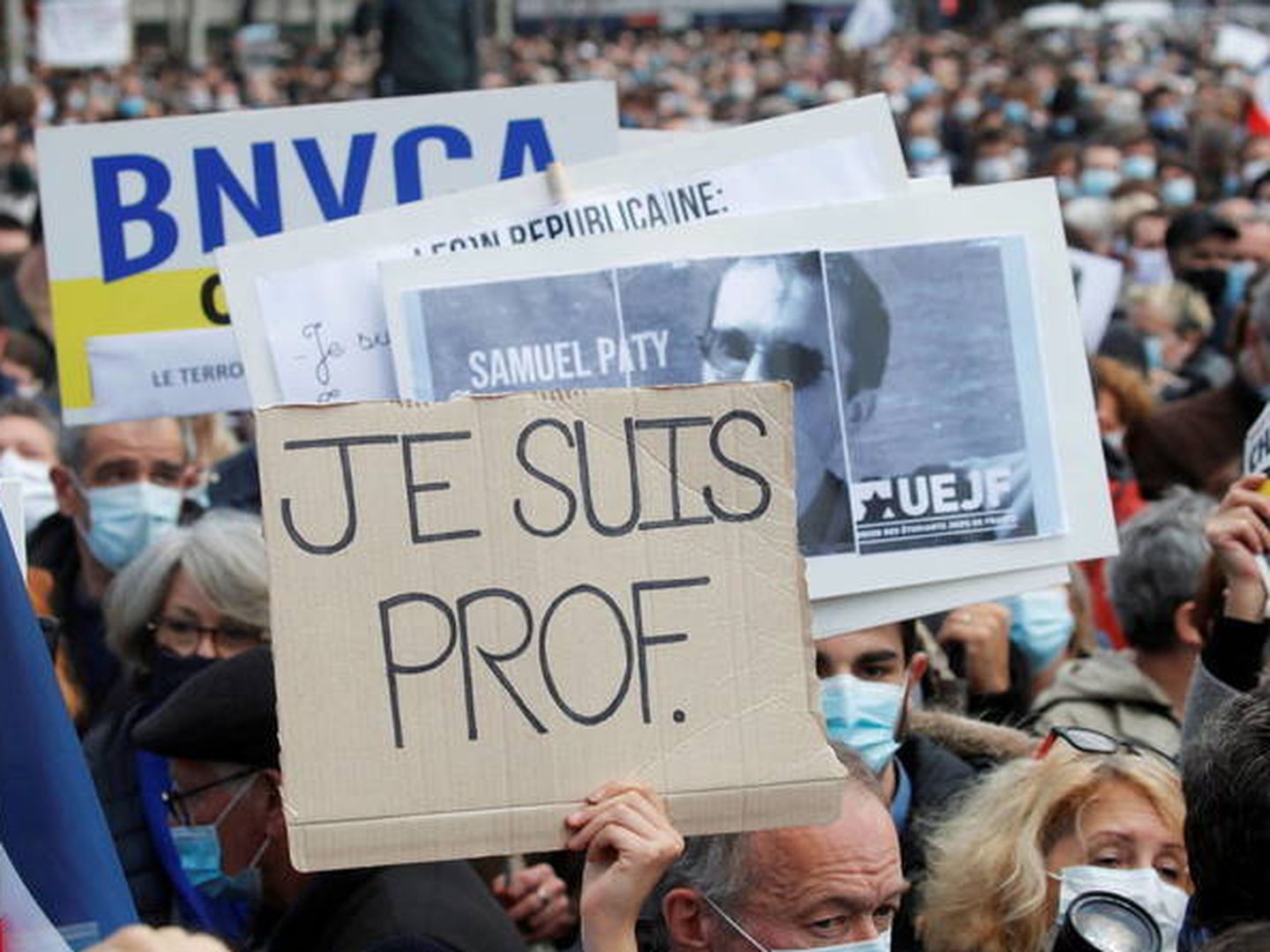 Manifestación en París en rechazo del asesinato del profesor Samuel Paty. (EFE)