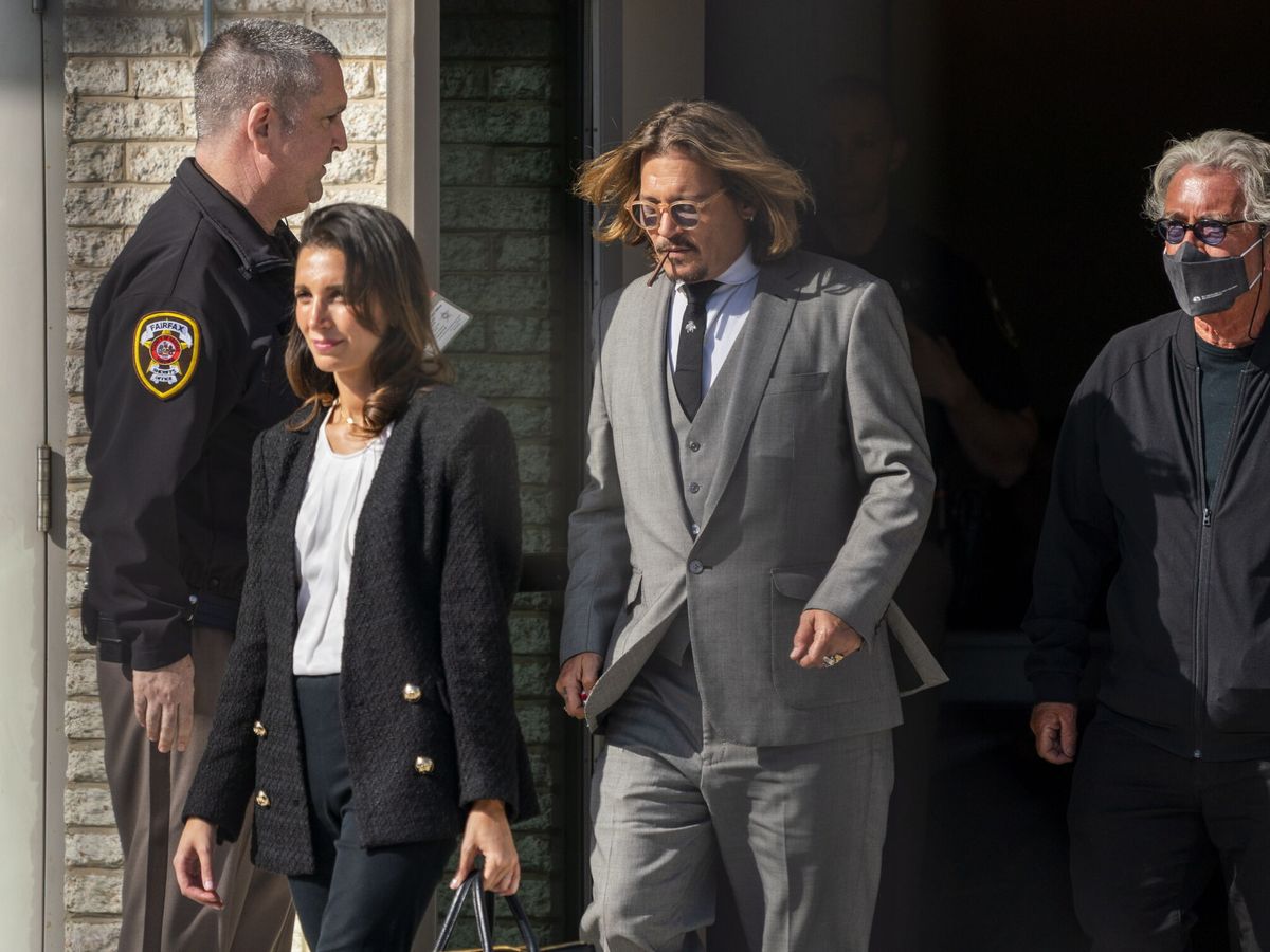 Foto: El actor Johnny Deep, a la salida de una de las vistas del juicio. (EFESH/Shawn Thew)