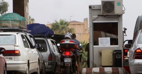 Foto: Paso fronterizo de vehículos entre Melilla y Marruecos. (EFE)