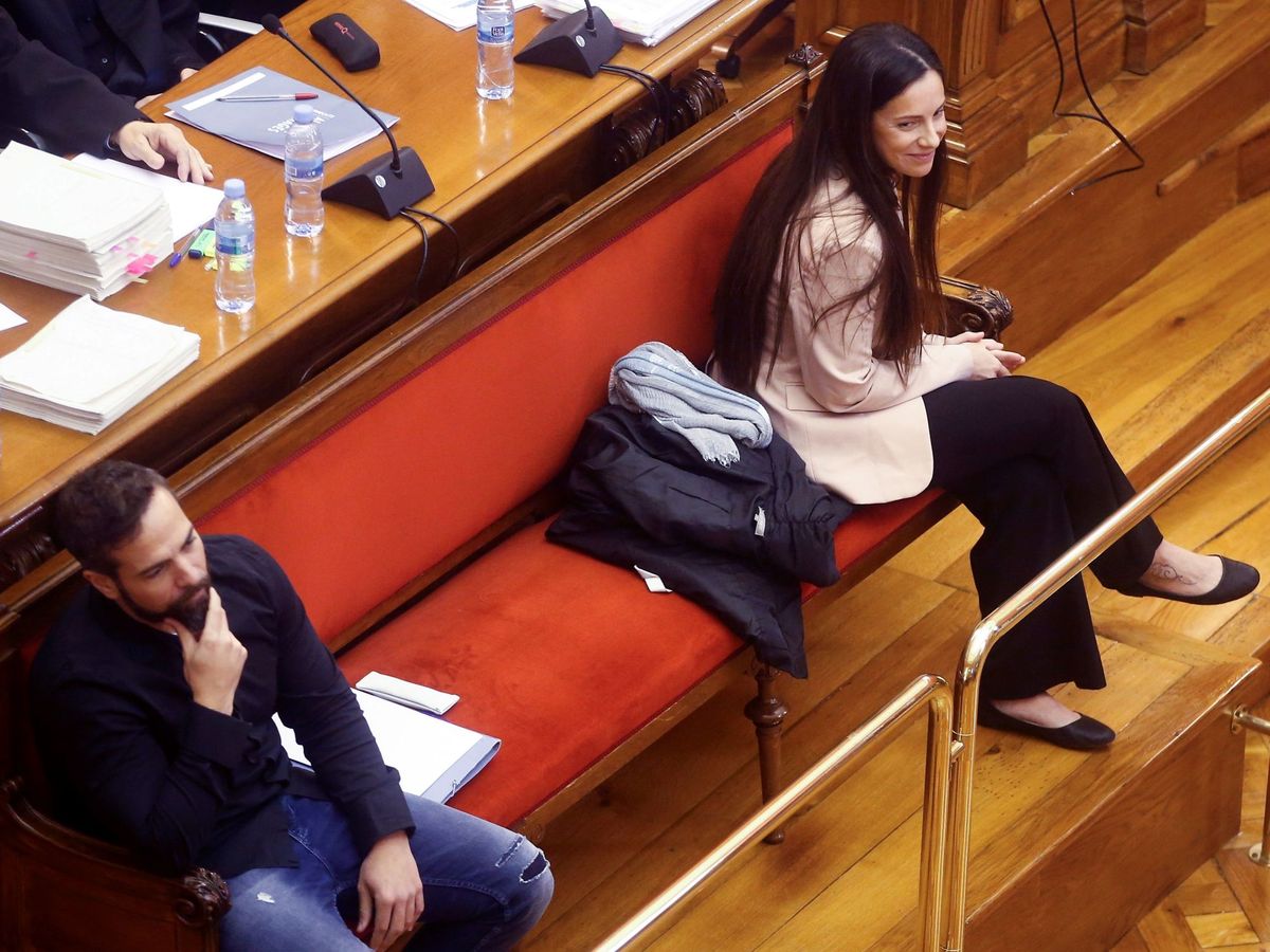 Foto: Rosa Peral (d) y Albert López (i), durante el juicio. (EFE)