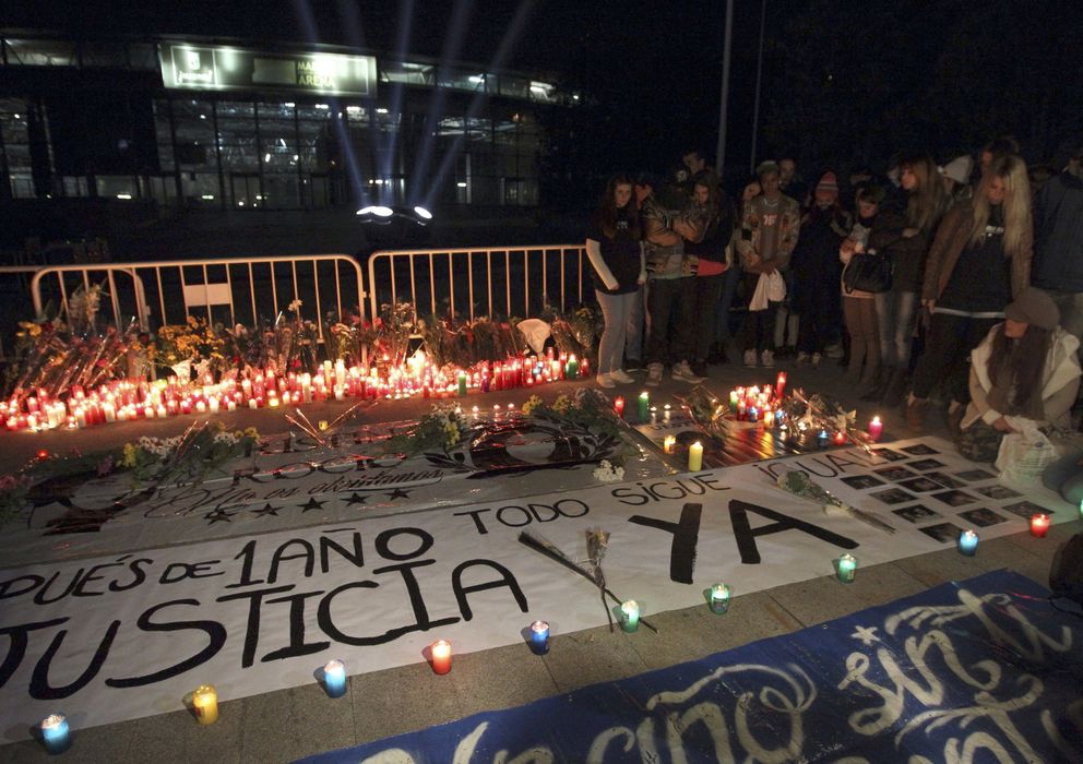 Foto: Vigilia por las víctimas del Madrid Arena. (EFE)