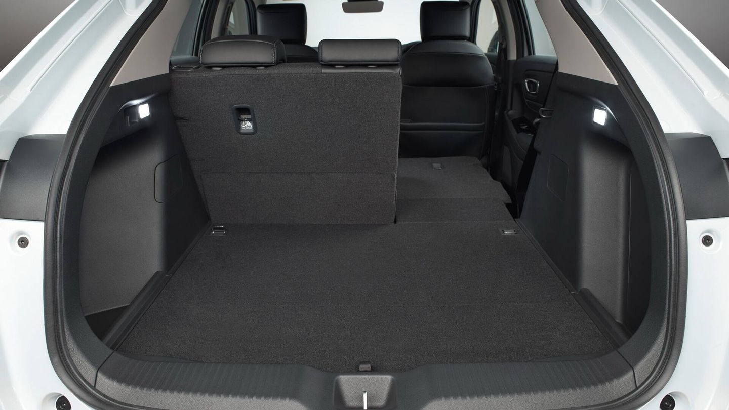 El maletero tiene una capacidad de 319 litros con los asientos en su posición normal.