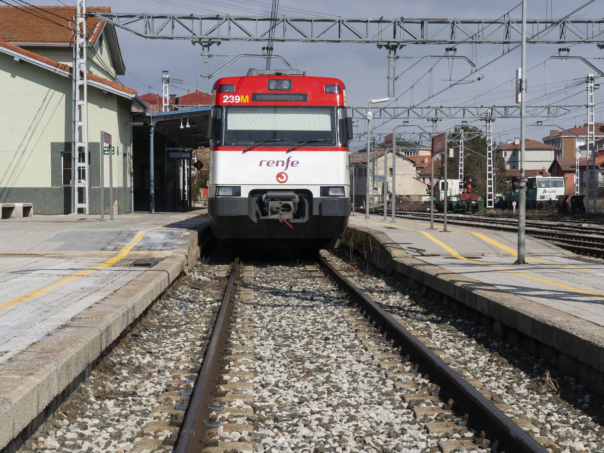 Foto: Tren de cercanías de Renfe en una fotografía de archivo.  (Joaquín Gómez Sastre)