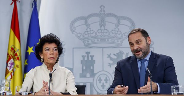 Foto: Los ministros Isabel Celaá y José Luis Ábalos, este 28 de septiembre en rueda de prensa en La Moncloa. (EFE)