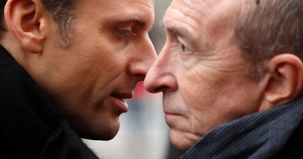 Foto: El presidente de Francia, Emmanuel Macron, habla con el ministro de Interior galo, Gerard Collomb. (Reuters)