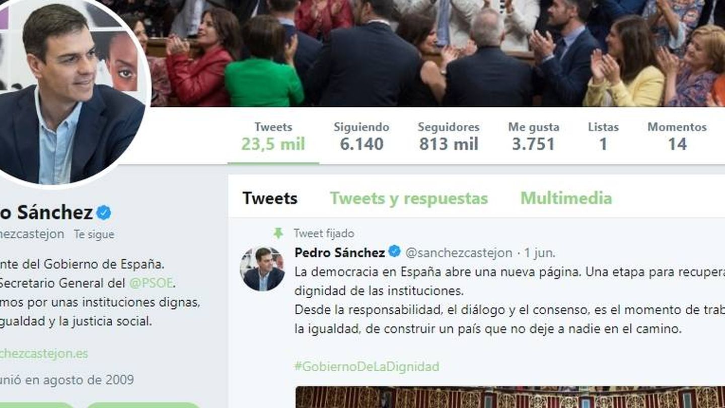 El secretario general del PSOE, Pedro Sánchez, actualiza su perfil de Twitter: ya figura como presidente del Gobierno de España, el séptimo de la democracia. (EC)