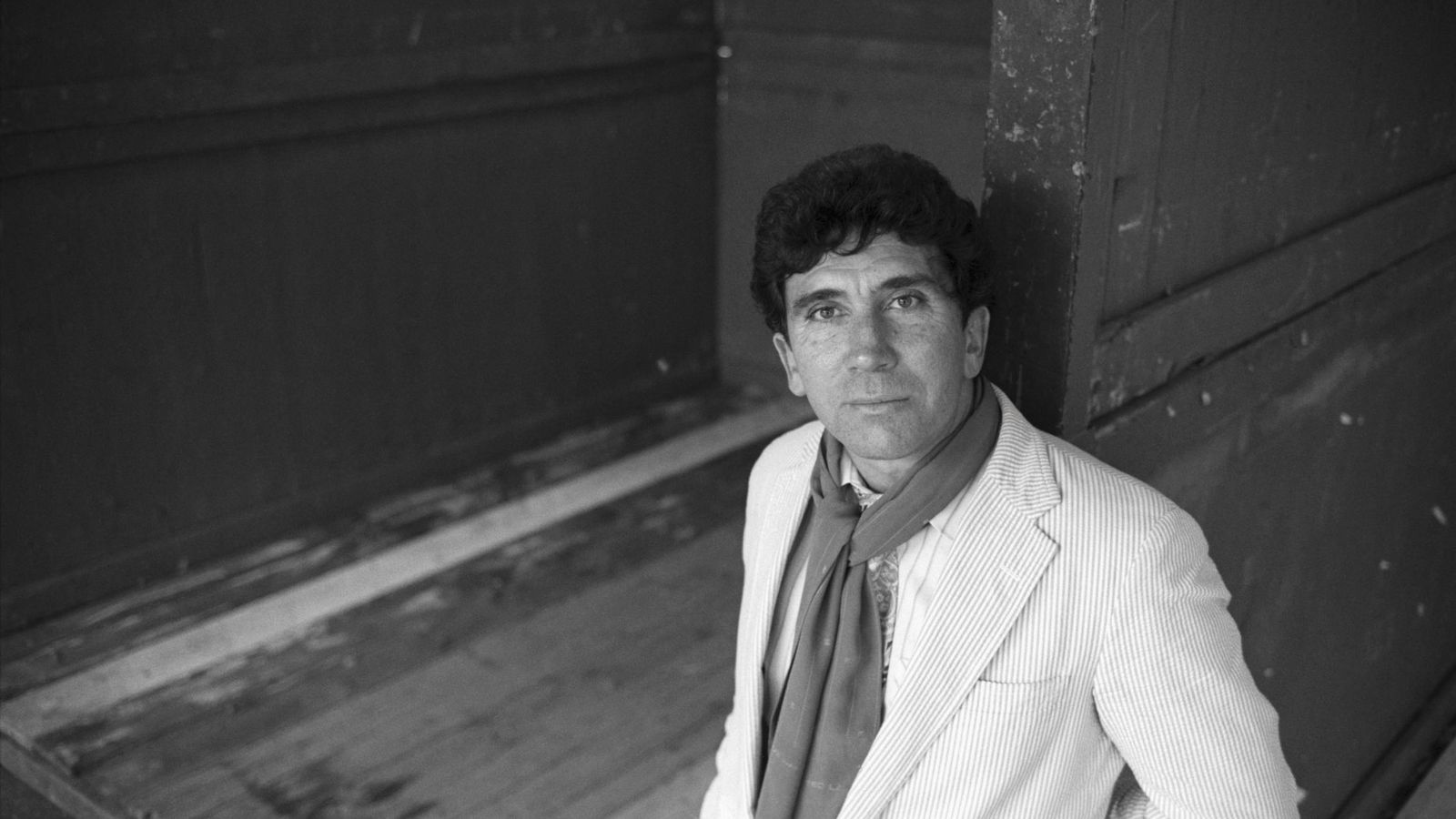 Foto: El poeta y novelista Reinaldo Arenas en París, 1966. (Corbis)