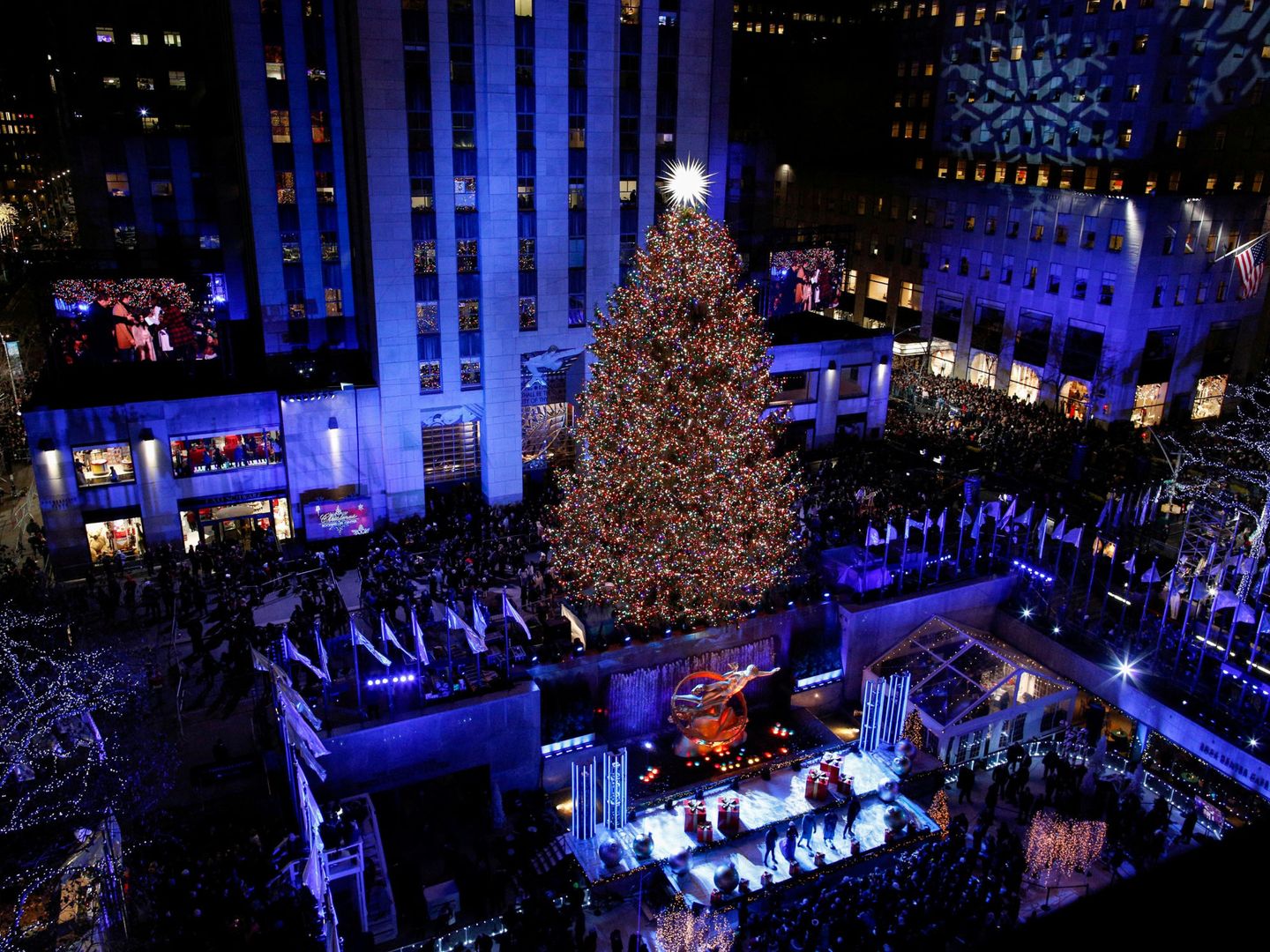 El árbol de Navidad en el Rockefeller Center de Nueva York (Reuters)
