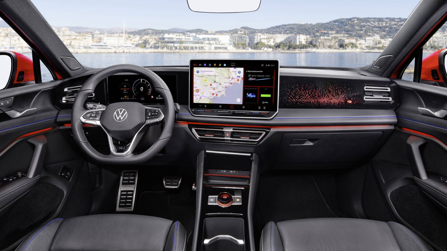 El selector del cambio se ubica ahora a la derecha del volante, y es similar al de los Volkswagen ID.