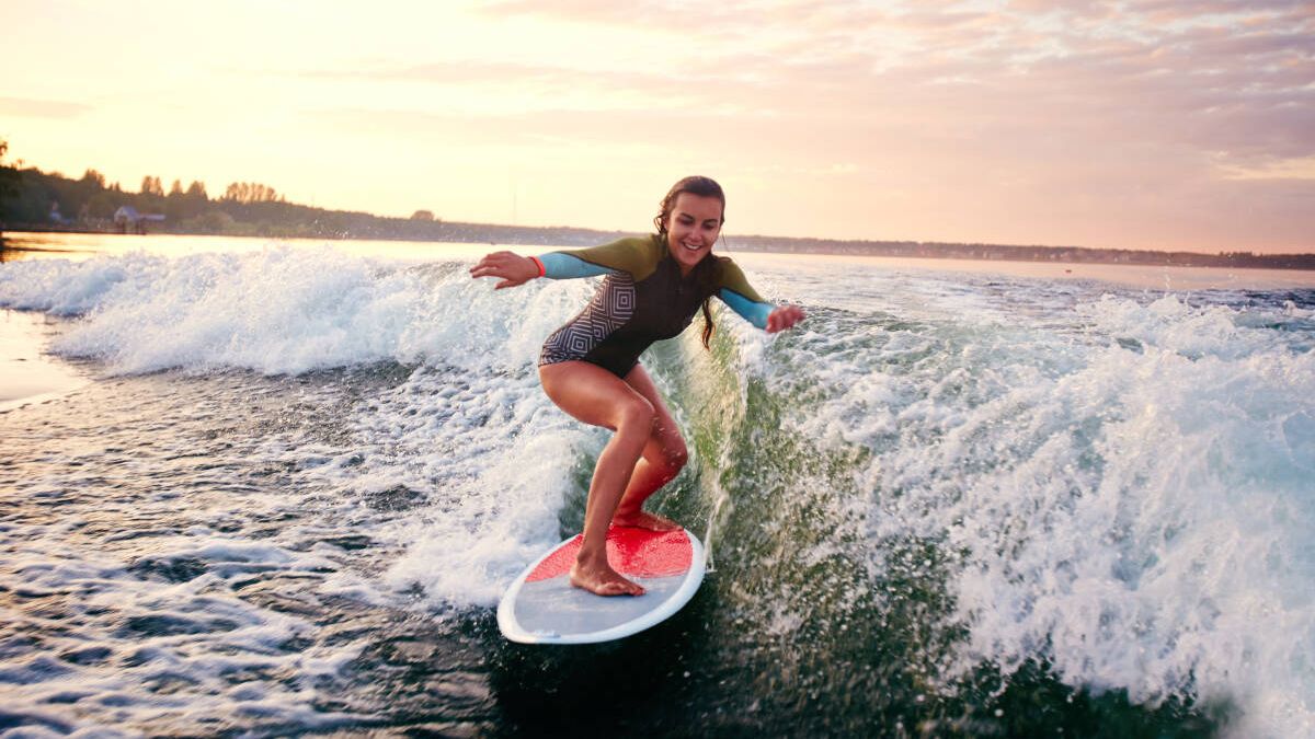 Fracturas, luxaciones, desgarros… Así puedes evitar las lesiones más comunes en el surf