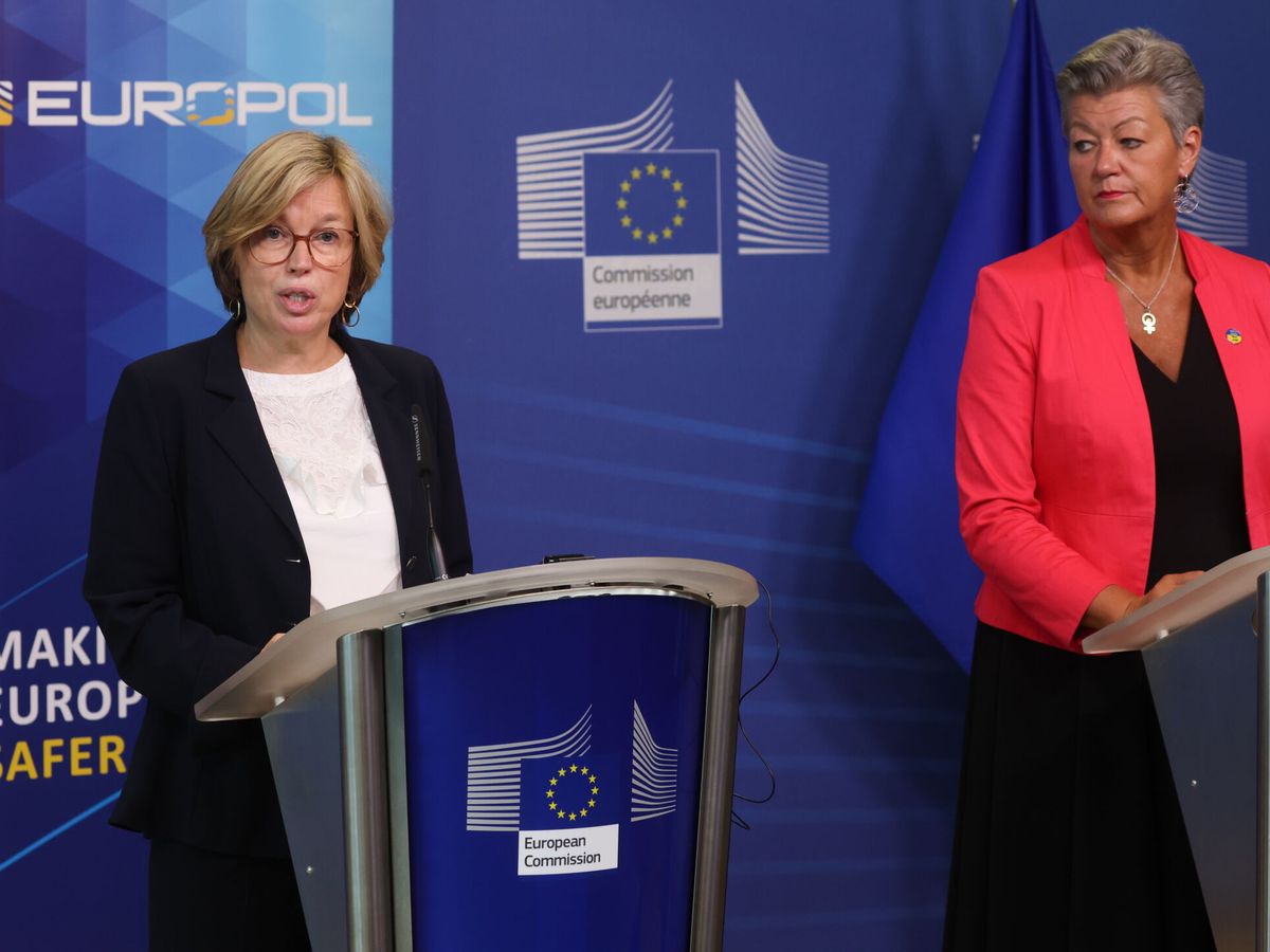 Foto: Rueda de prensa de Europol en Bélgica. (EFE/EPA/Olivier Hoslet)