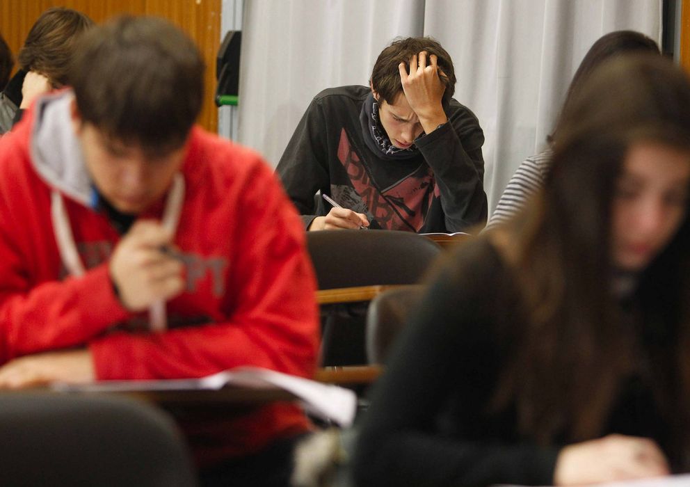 Foto: Estudiantes de 4 de ESO durante un examen. (Efe)
