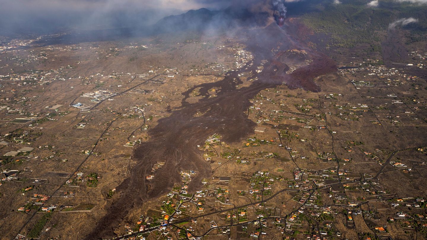 La lava arrasa La Palma. (Reuters)