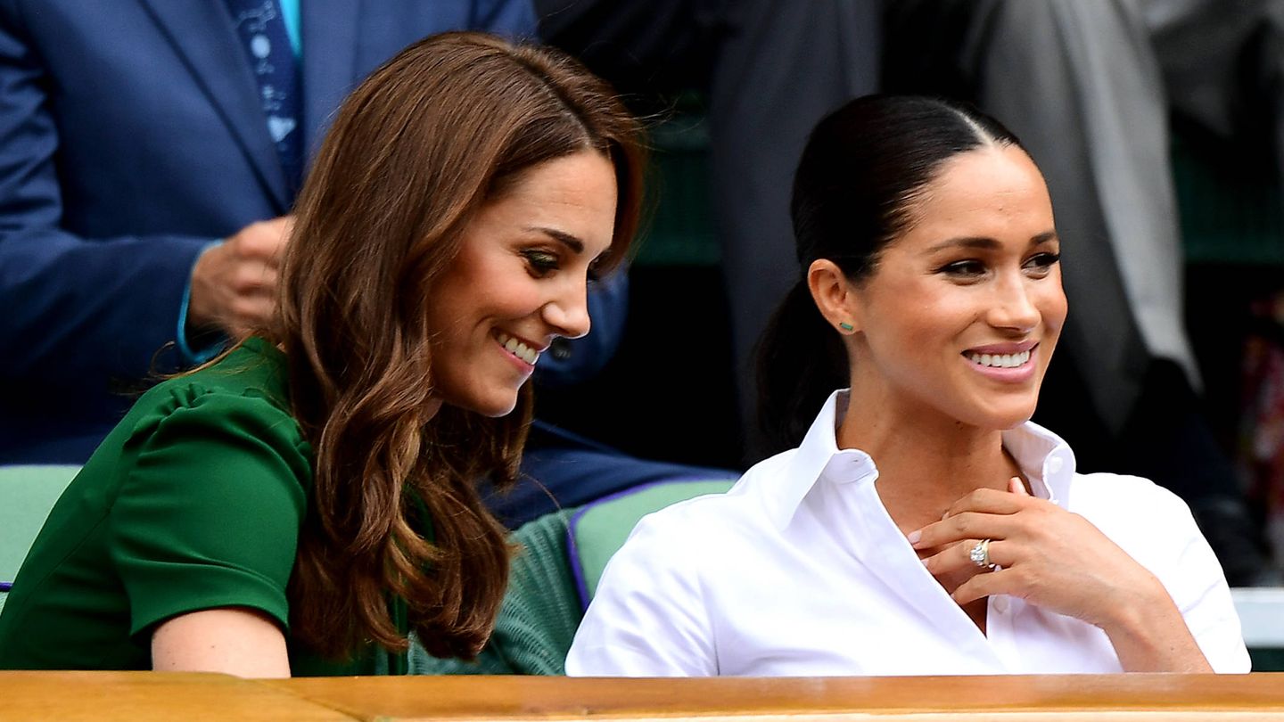 Meghan Markle y Kate Middleton, en un partido de Wimbledon. (Getty)
