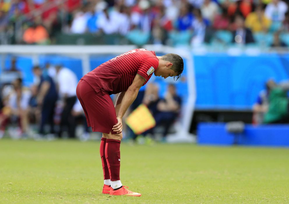 Foto: Cristiano Ronaldo, abatido después de encajar la goleada de Alemania (AP).