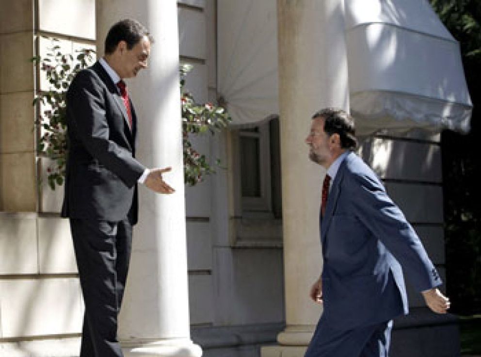 Foto: Las corbatas del pacto y el lapsus histórico de Rajoy