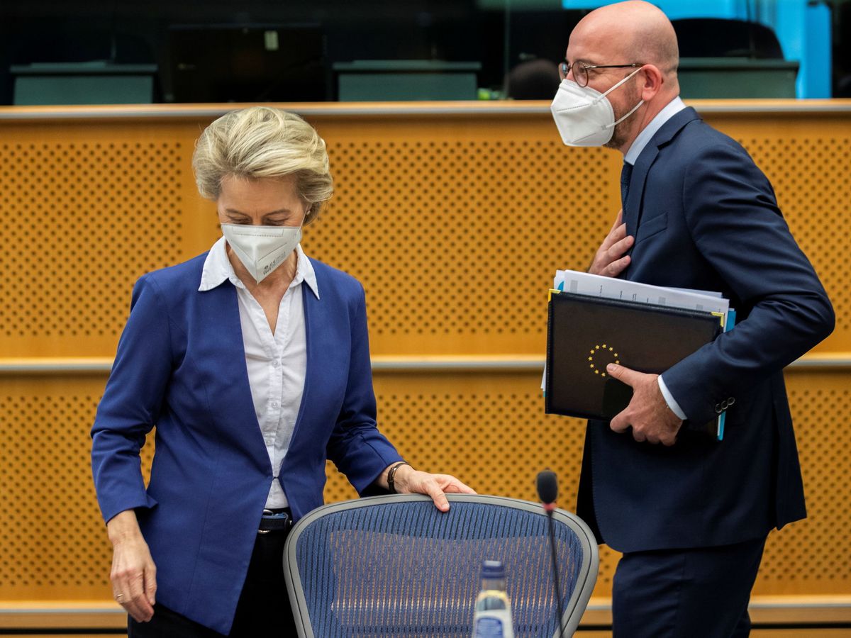 Foto: La presidenta de la Comisión Europea, Ursula von der Leyen, y el presidente del Consejo, Charles Michel, en el Parlamento Europeo. (Reuters)
