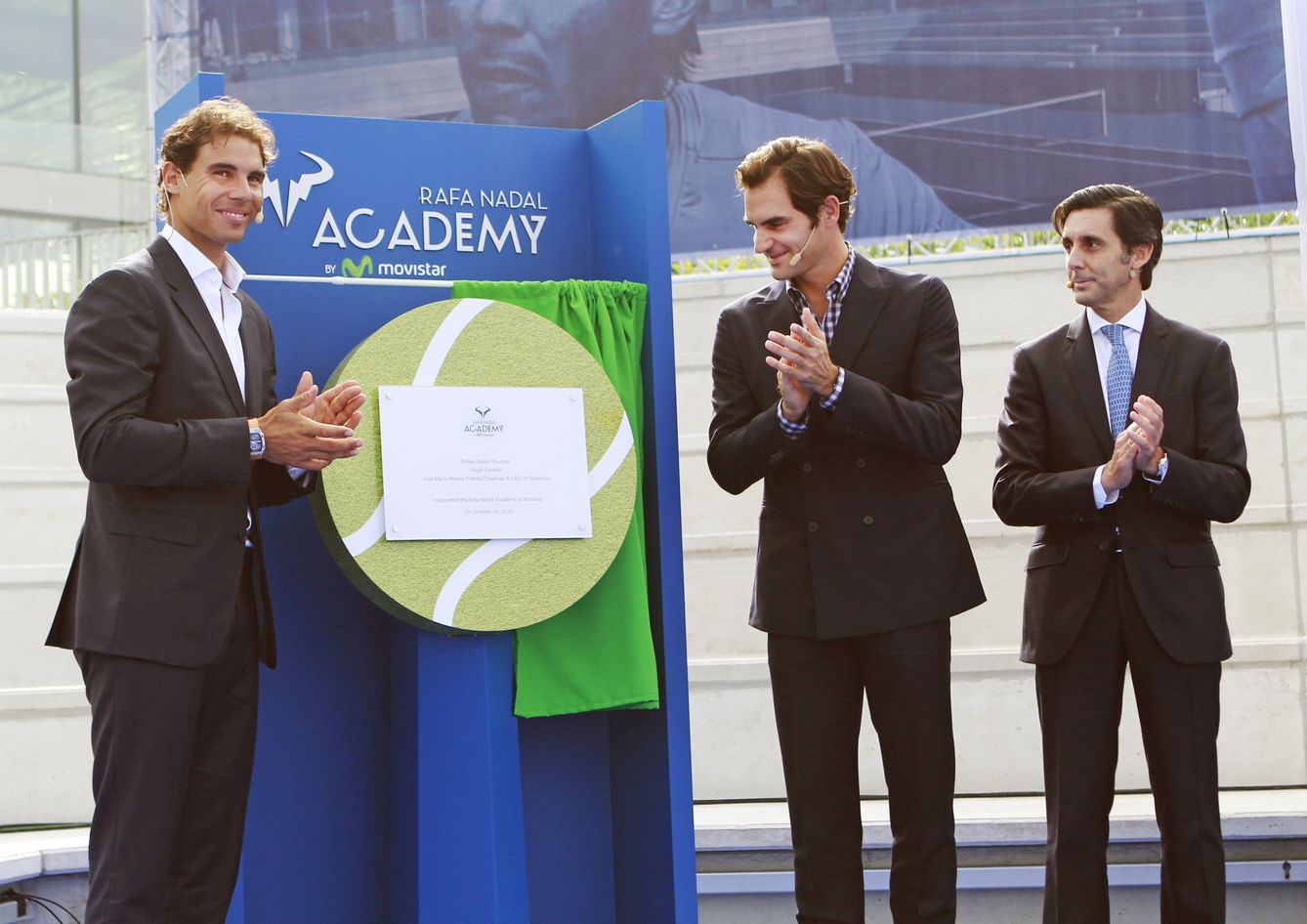 Rafael Nadal, Roger Federer y José María Álvarez-Pallete, en el acto de inauguración de la academia. (EFE)