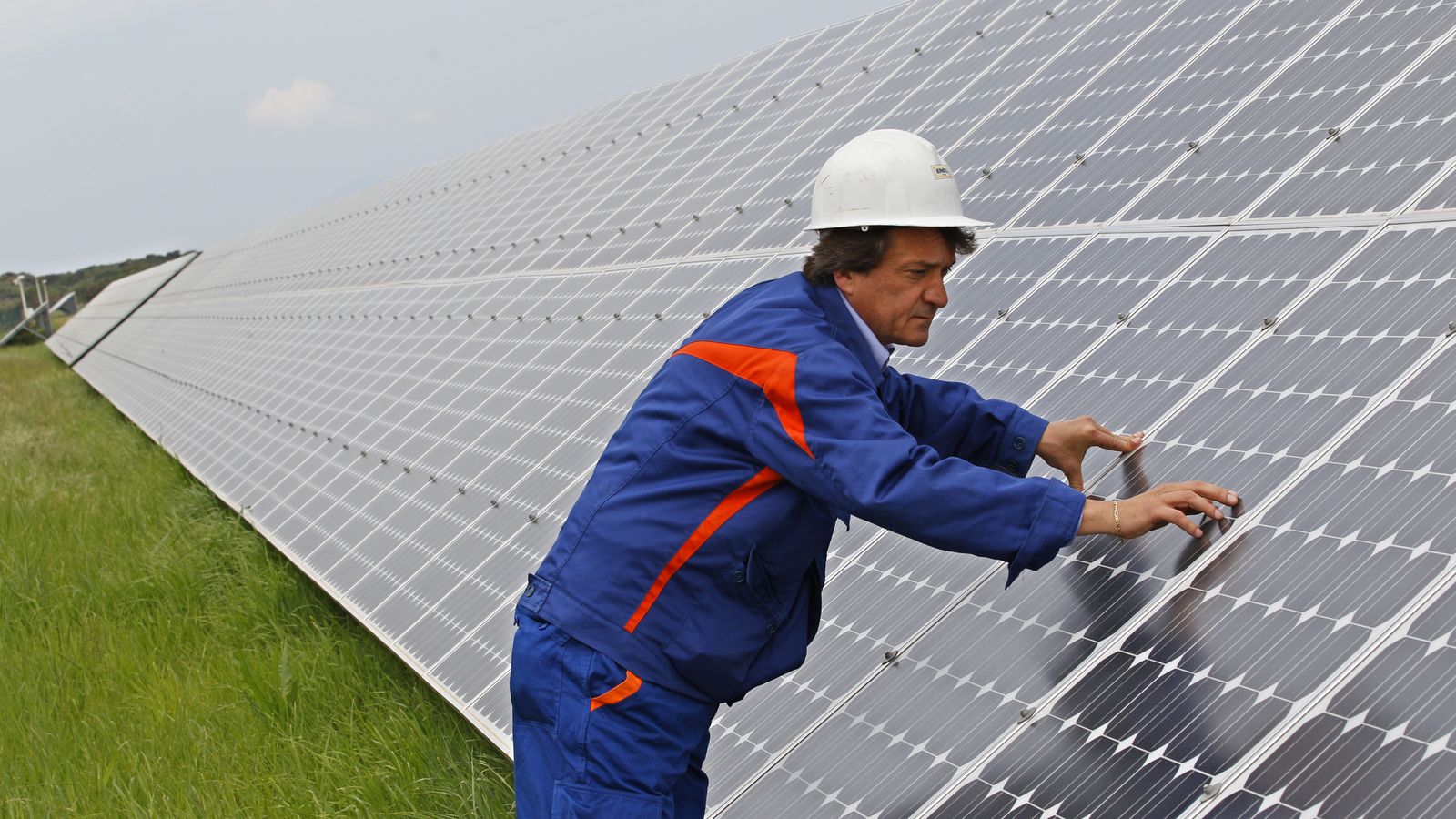 Foto: Imagen de una planta fotovoltaica. (Reuters)