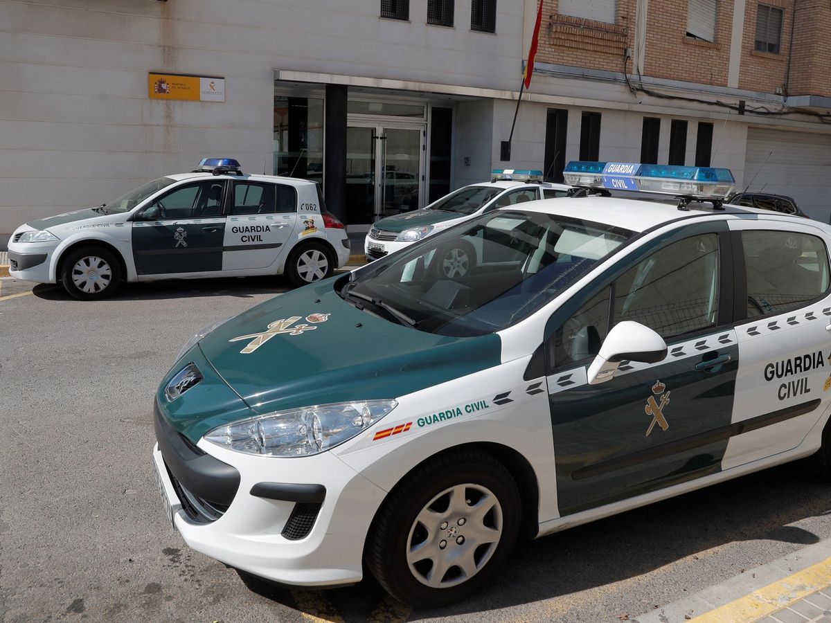 Foto: Imagen de archivo de varias patrullas de la Guardia Civil en la Comunidad Valenciana. (EFE)