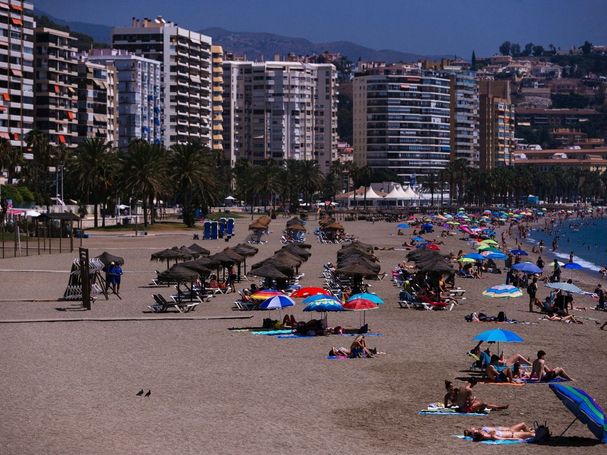 Foto: Vista de la playa de la Malagueta, en la capital de la Costa del Sol. (EFE)