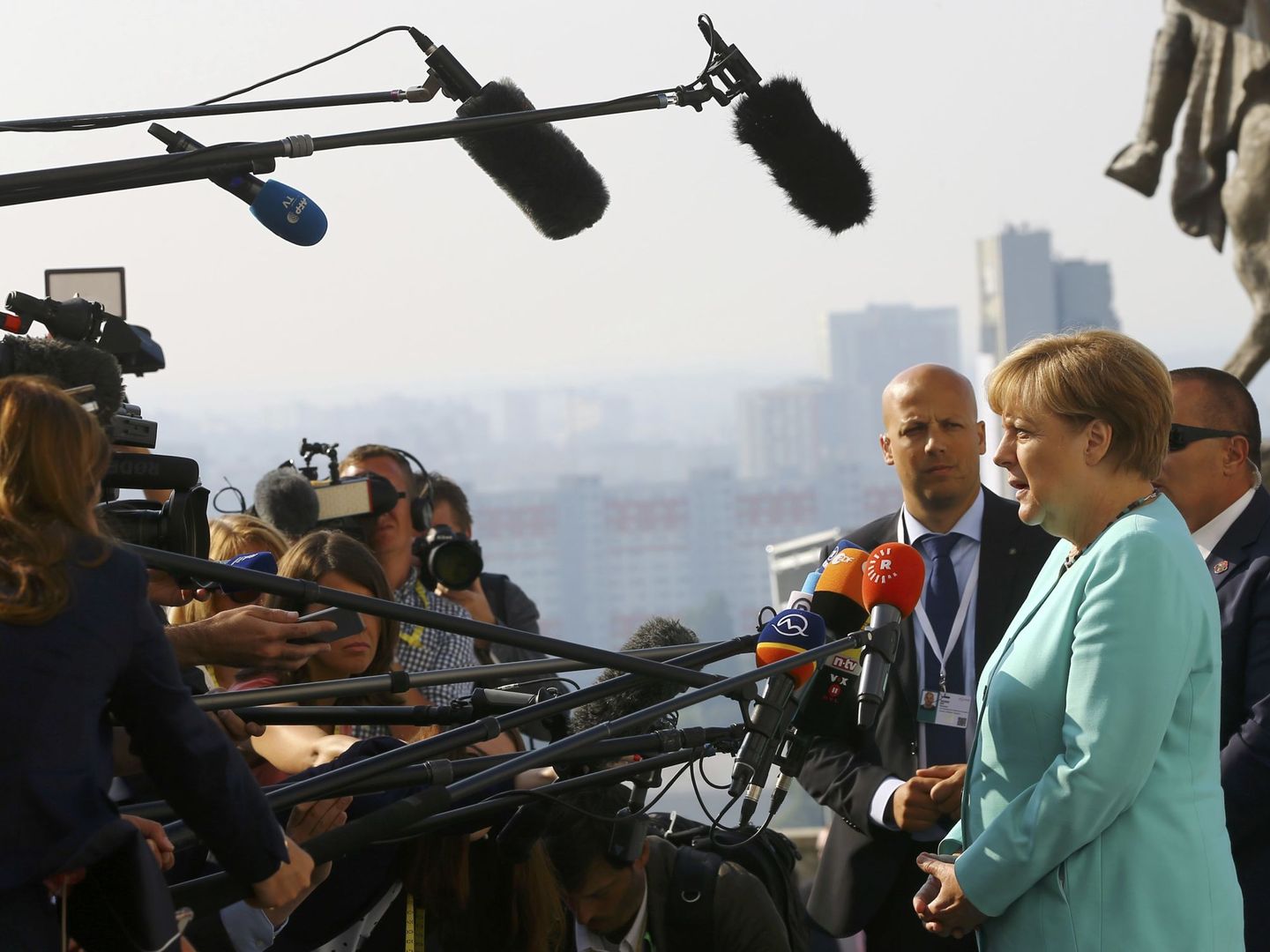 Angela Merkel a su llegada a la cumbre europea en  Bratislava (Reuters).