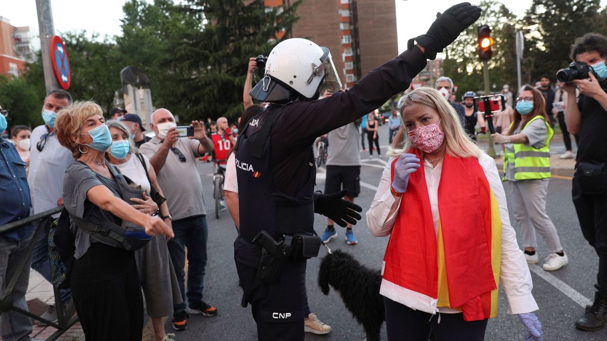 La policía despliega 200 antidisturbios ante la marcha de Vox y otra comunista en Madrid