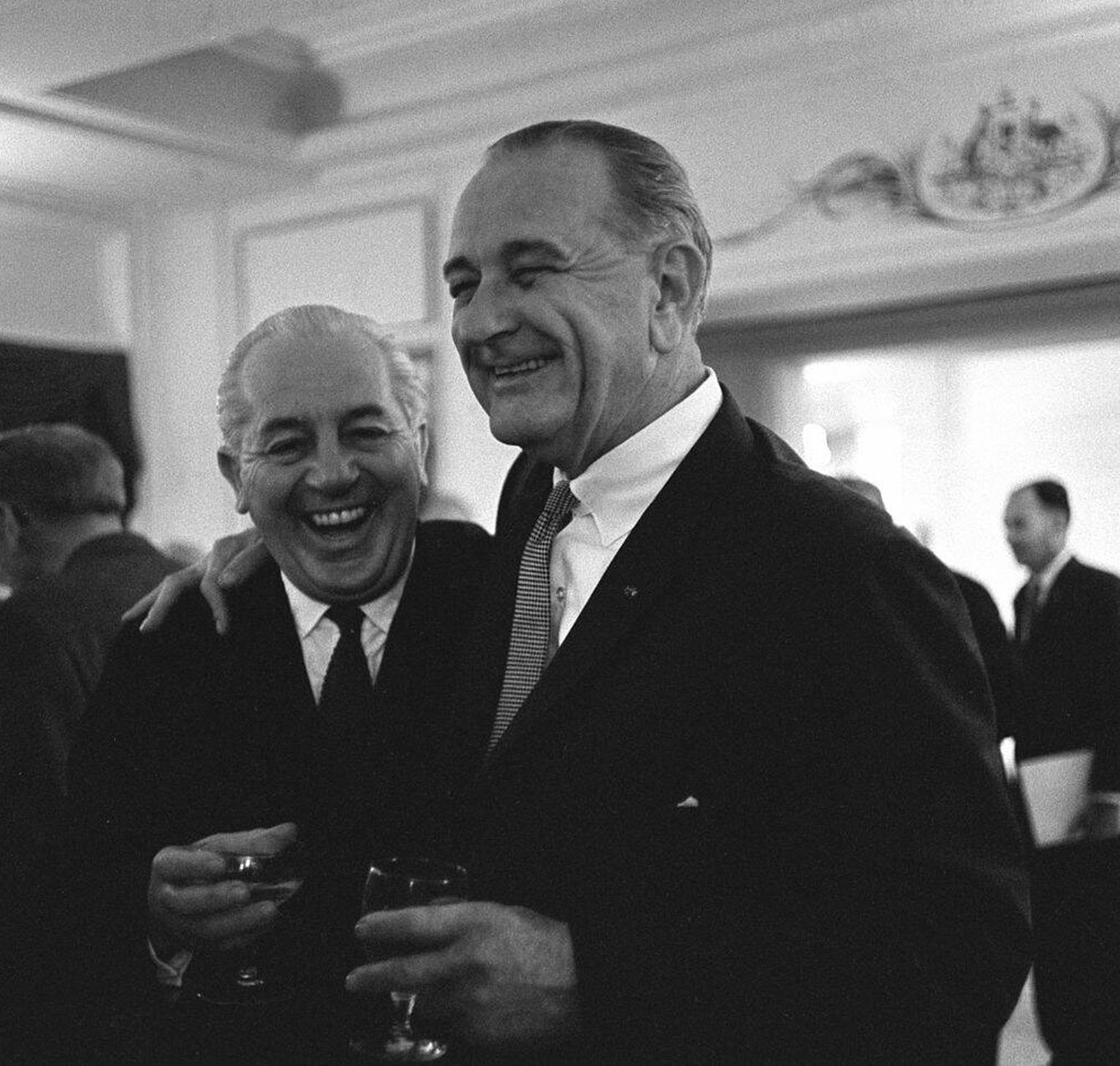 Harold Holt junto a Lyndon B. Johnson, expresidente de Estados Unidos. (Wikipedia)