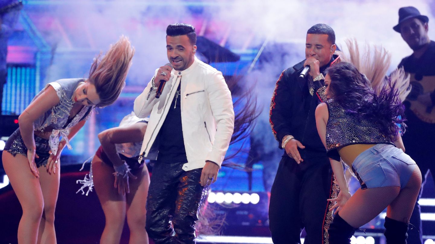 Luis Fonsi y Daddy Yankee, muy preocupados por el escaso prestigio cultural asociado al término 'reguetón'. (Reuters/Lucas Jackson)