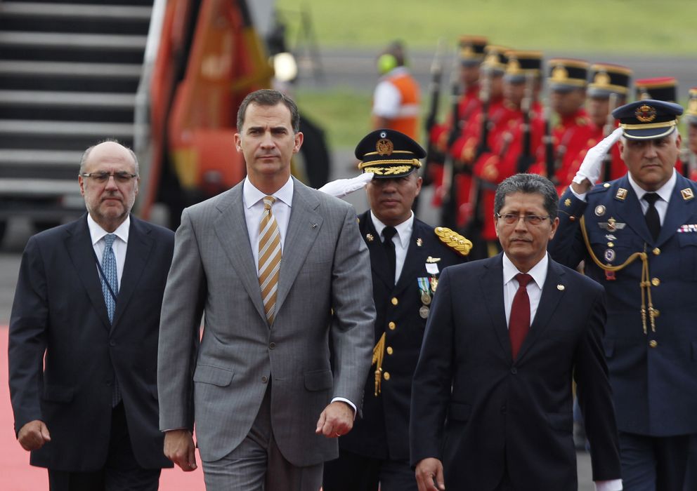 Foto: El rey Felipe VI llega al aeropuerto internacional San Salvador para una visita oficial el pasado 31 de mayo. (Reuters)