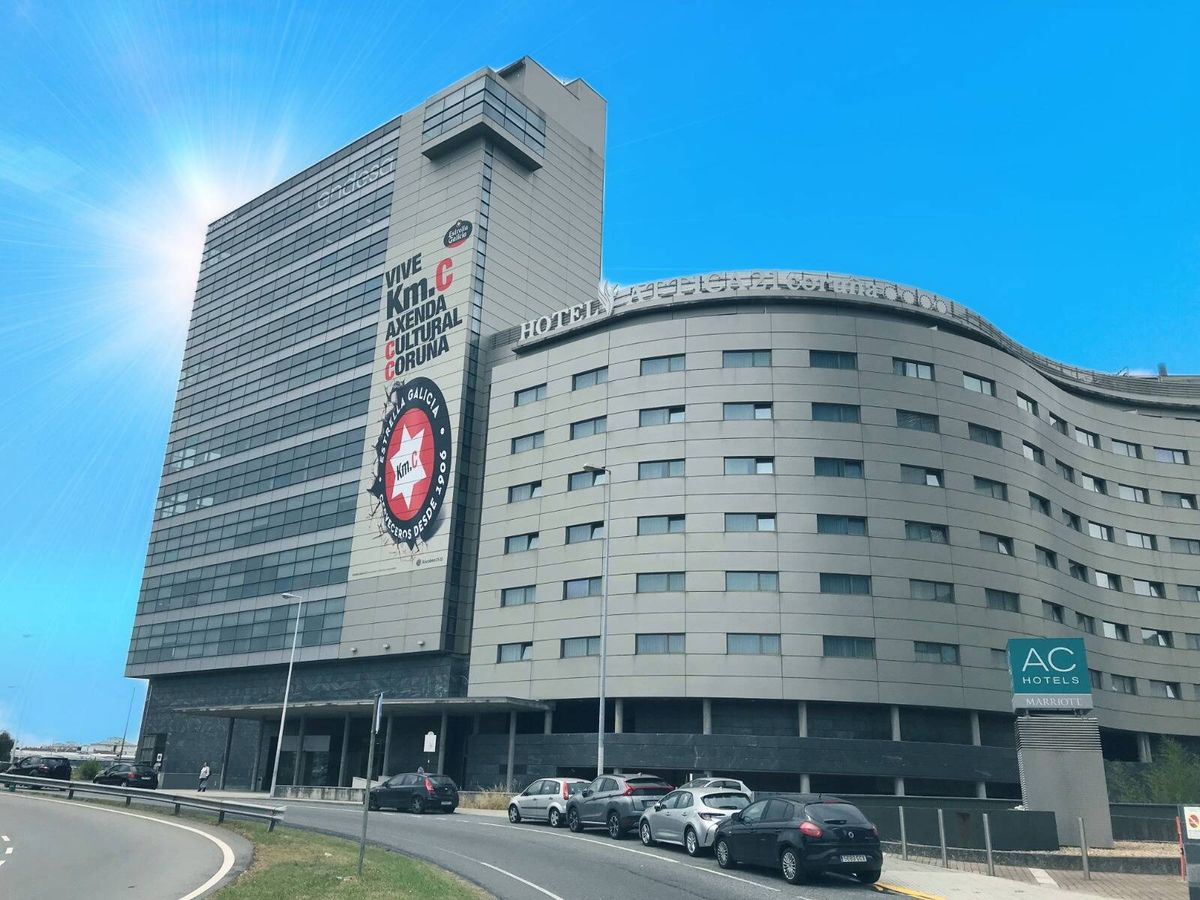 Foto: Edificio Proa en A Coruña, adquirido por la familia Reyzábal. 
