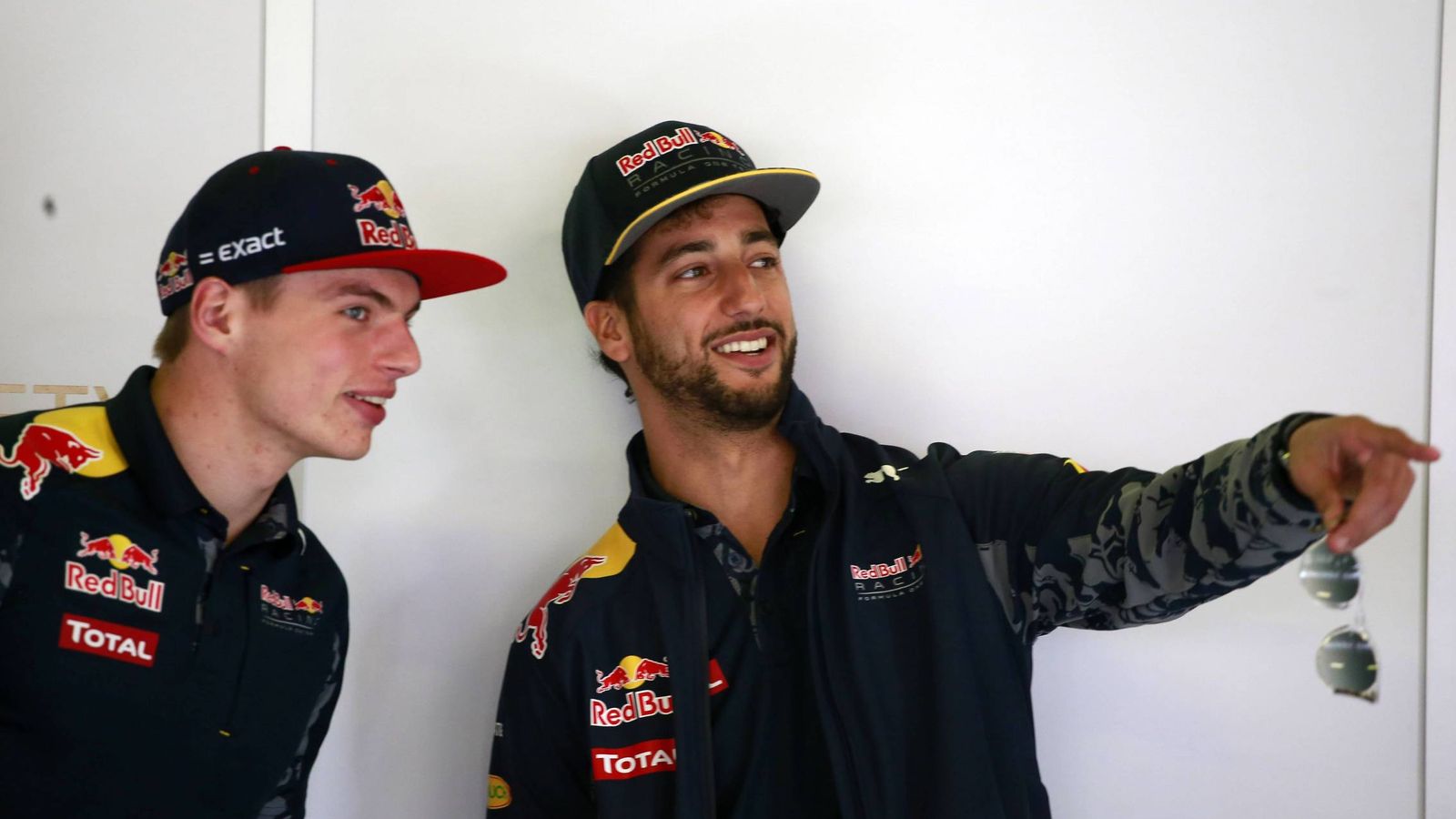 Foto: Daniel Ricciardo junto a Max Verstappen.