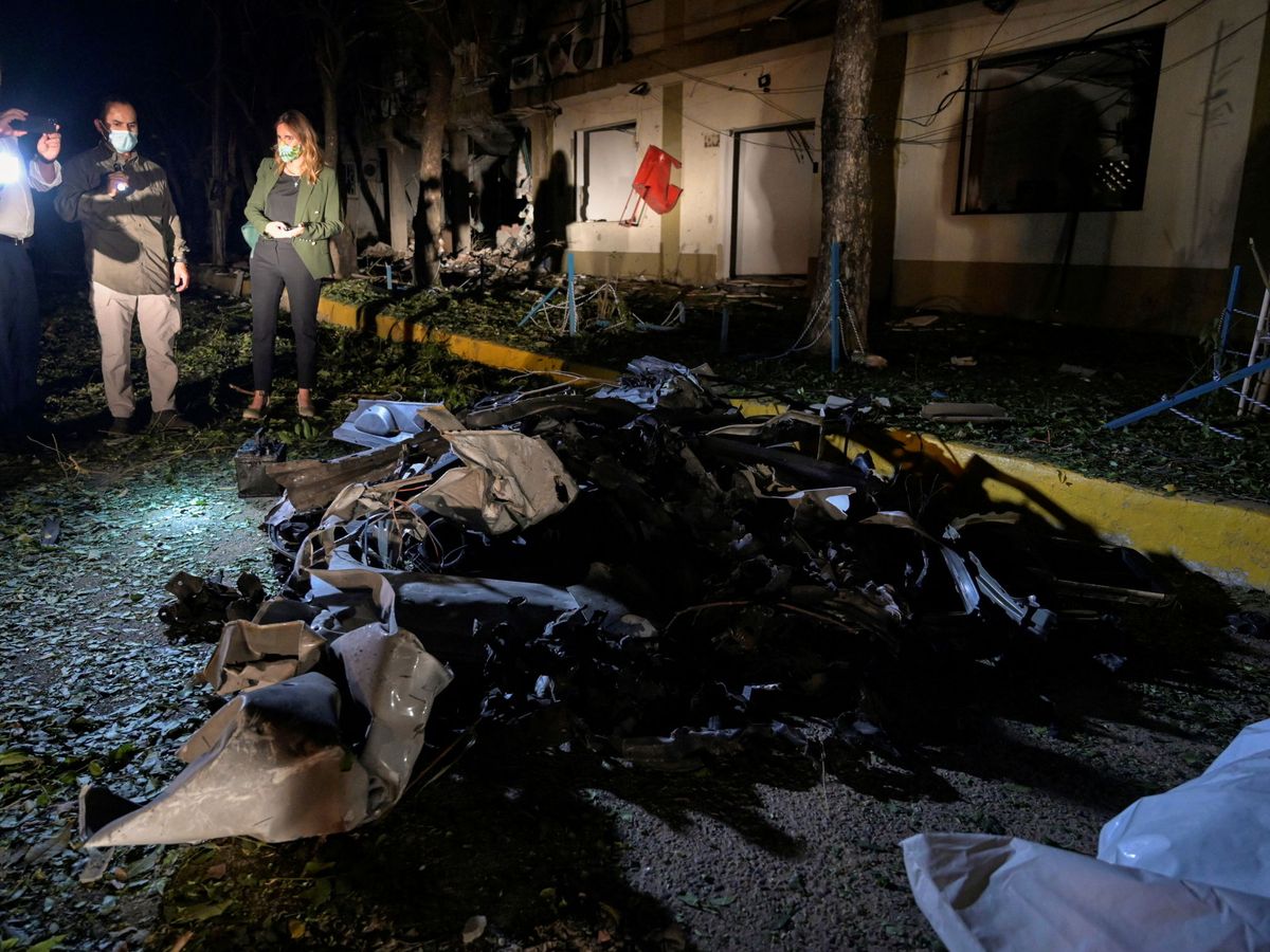 Foto: Los restos del coche bomba que ha explotado hoy en Cúcuta, Colombia. (Reuters)