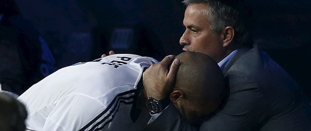 Foto: Mourinho cumple el pacto pero manda a Pepe para que critique a los jugadores del Barcelona