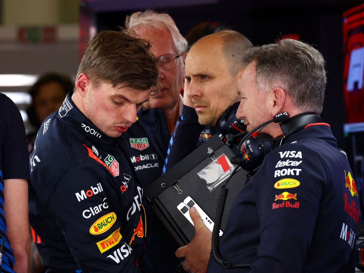Foto: Verstappen y Horner, durante el último Gran Premio de China. (Reuters/Edgar Su)